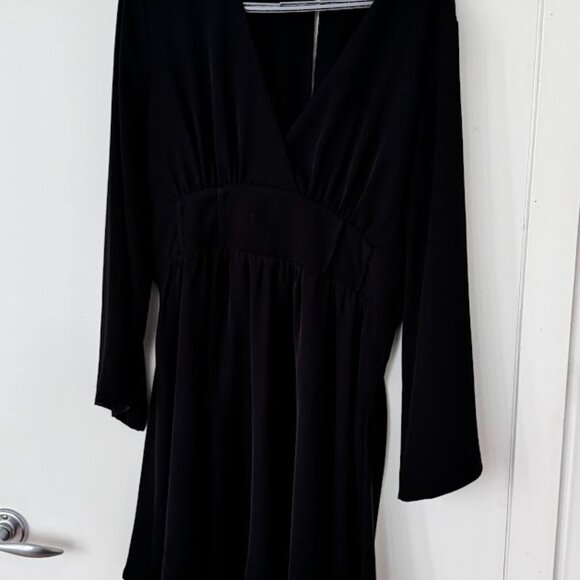 Dynamite, A-line, bell sleeve, short dress, size large - Picture 3 of 4